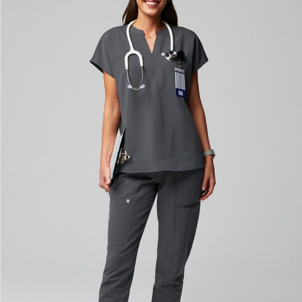 Fabletics Gray Women's Scrub Set